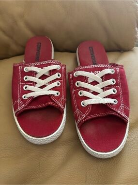 Converse Women’s Size 7 Red Canvas Lace-Front Slide Mules Sneakers
